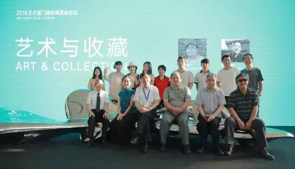 上海海事大學(xué)徐悲鴻藝術(shù)學(xué)院院長樂震文與曾任上海市新聞出版局副局長的祝君波就藝術(shù)與收藏作了演講.jpg