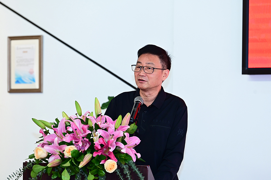 5、館校合作高校代表：國務(wù)院學(xué)位委員會美術(shù)學(xué)學(xué)科評議組成員、廈門大學(xué)藝術(shù)學(xué)院院長 劉赦為展覽開幕式致辭.JPG